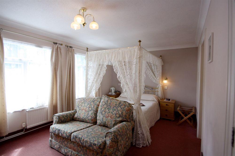 Gatwick Castle B&B Horley Eksteriør billede