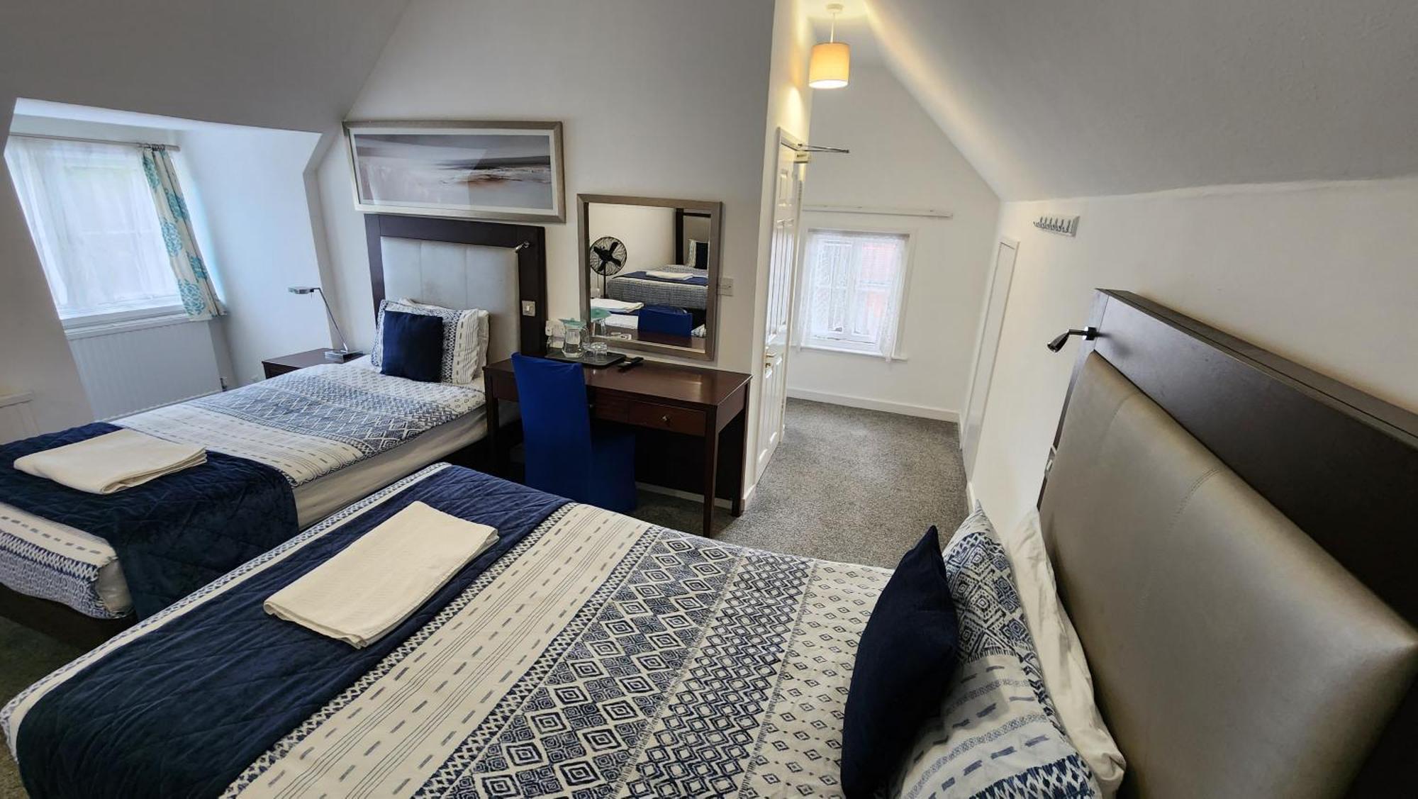 Gatwick Castle B&B Horley Eksteriør billede