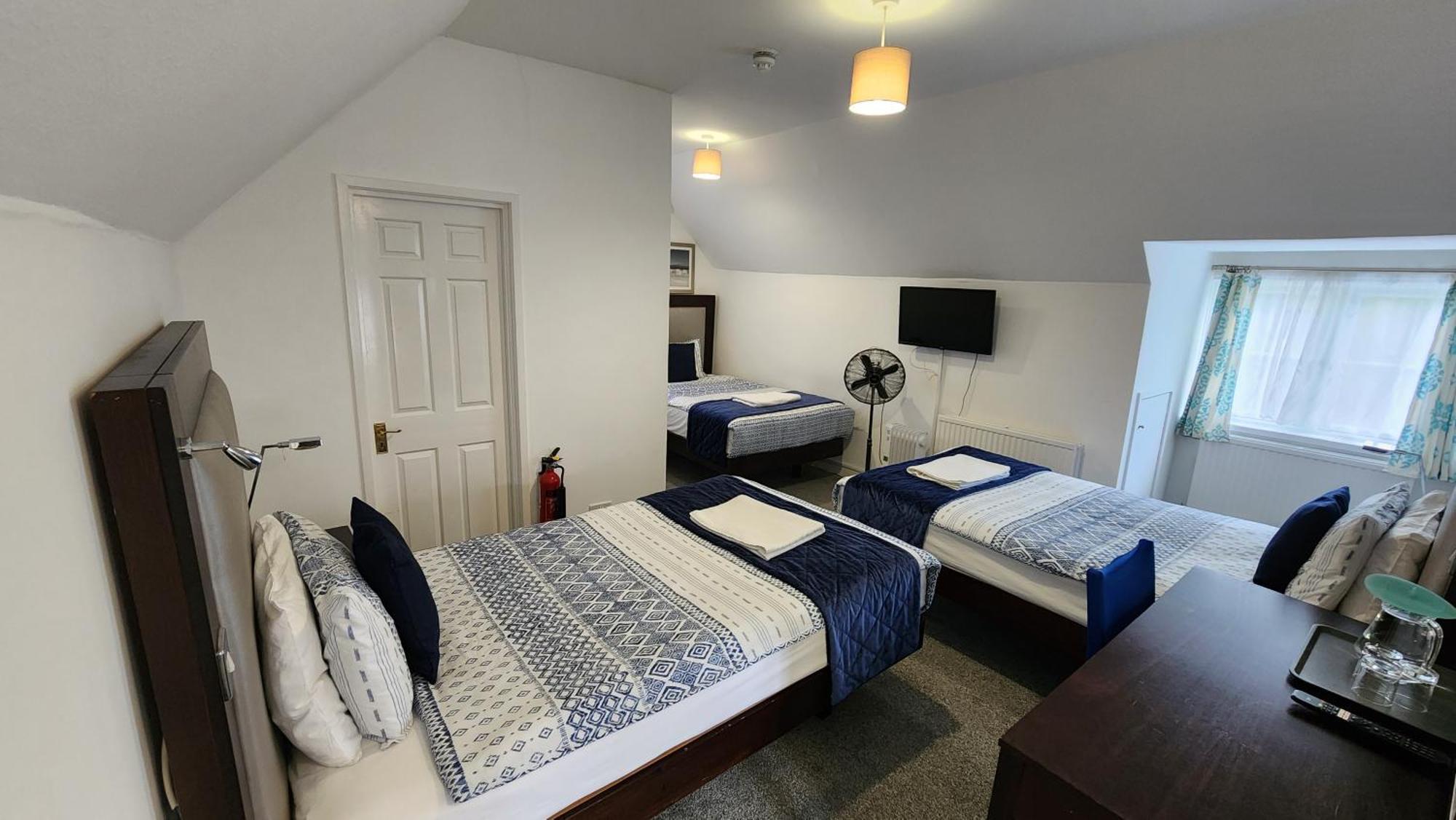 Gatwick Castle B&B Horley Eksteriør billede