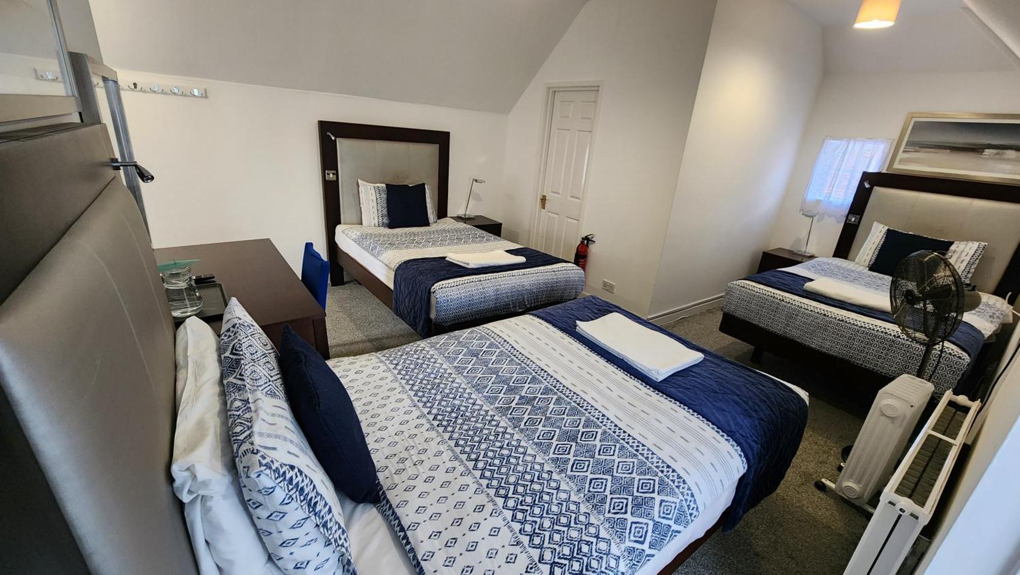 Gatwick Castle B&B Horley Eksteriør billede