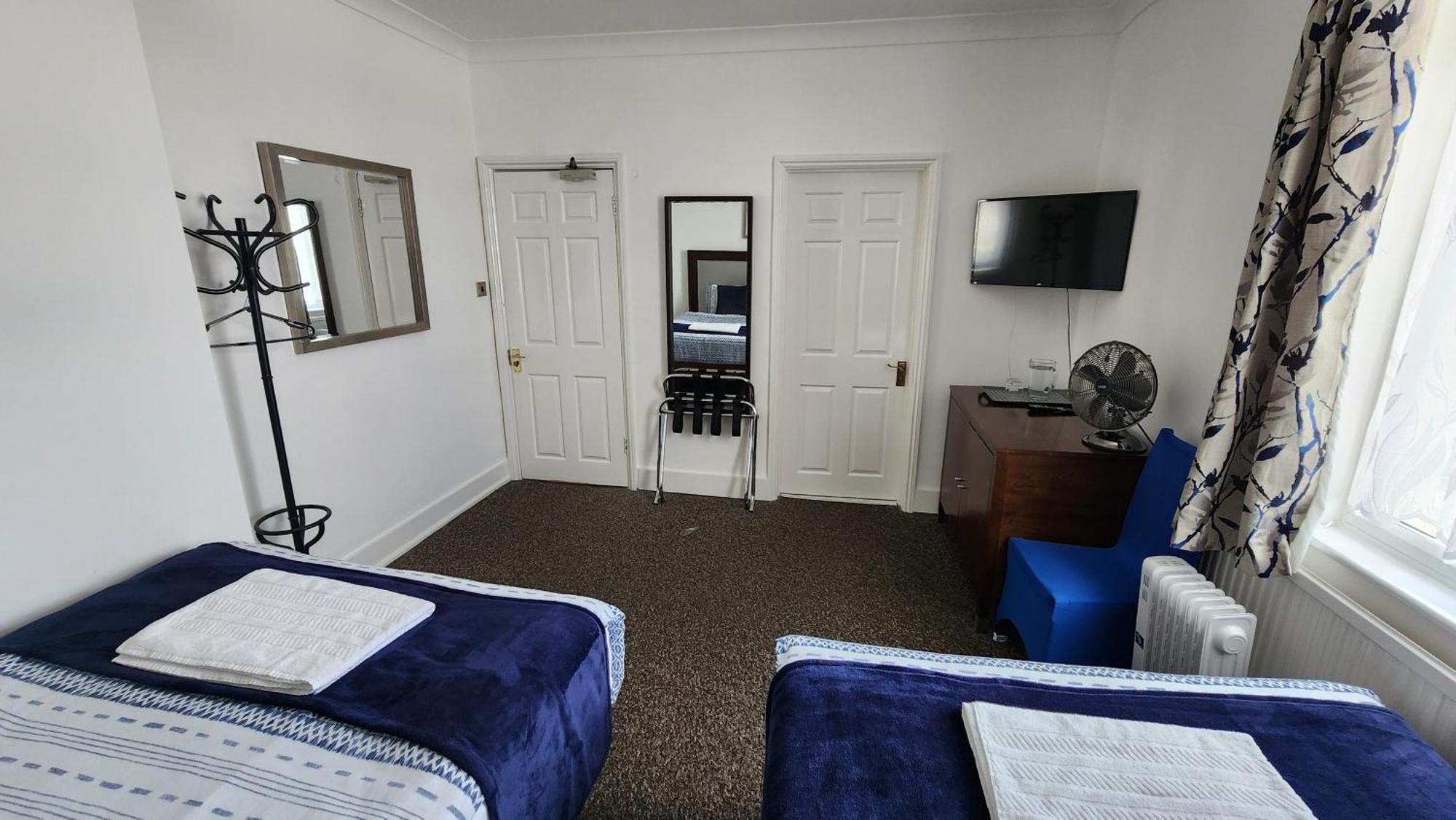 Gatwick Castle B&B Horley Eksteriør billede