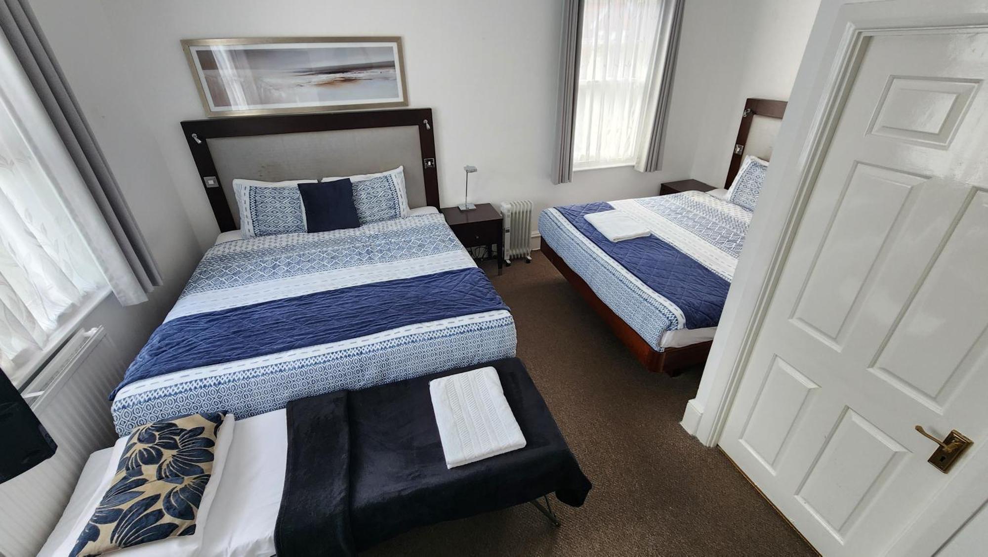 Gatwick Castle B&B Horley Eksteriør billede