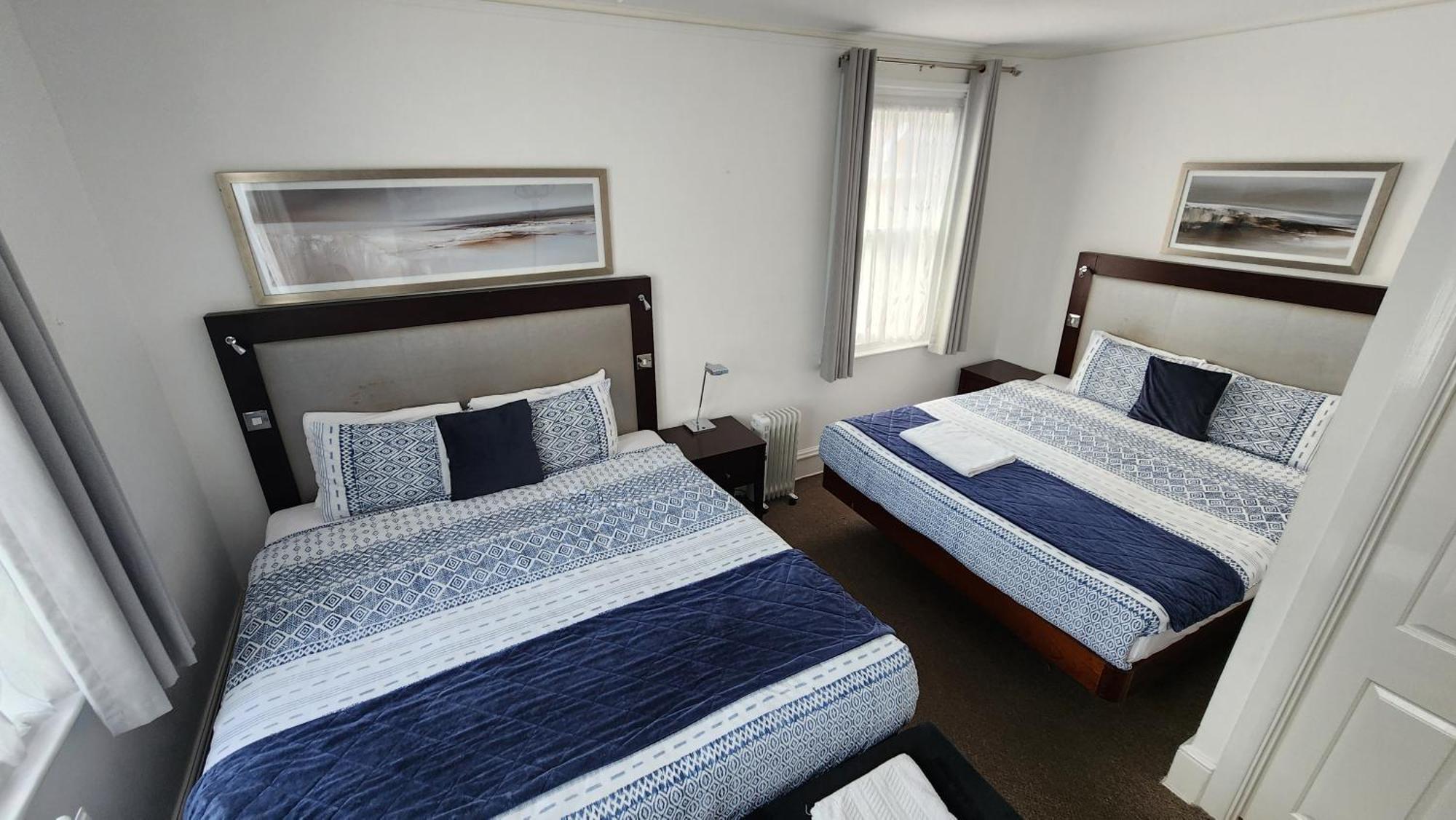 Gatwick Castle B&B Horley Eksteriør billede