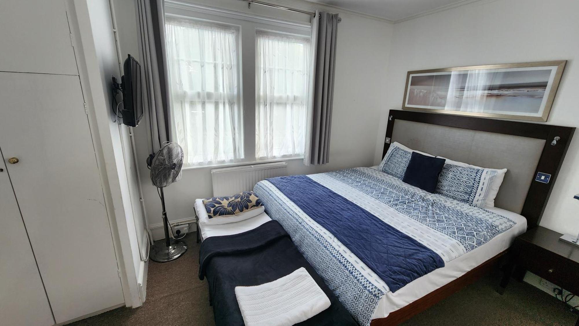 Gatwick Castle B&B Horley Eksteriør billede