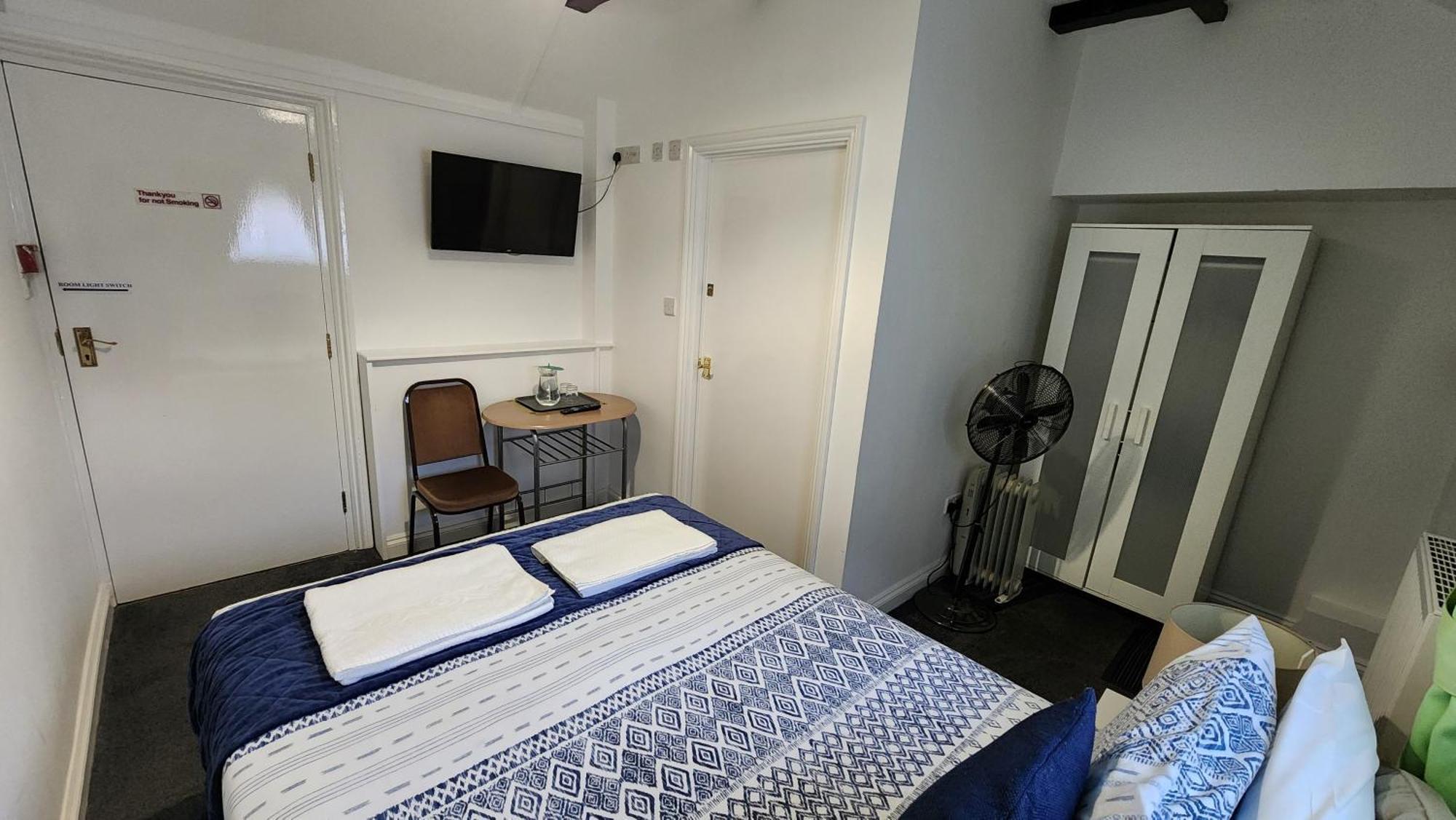 Gatwick Castle B&B Horley Eksteriør billede