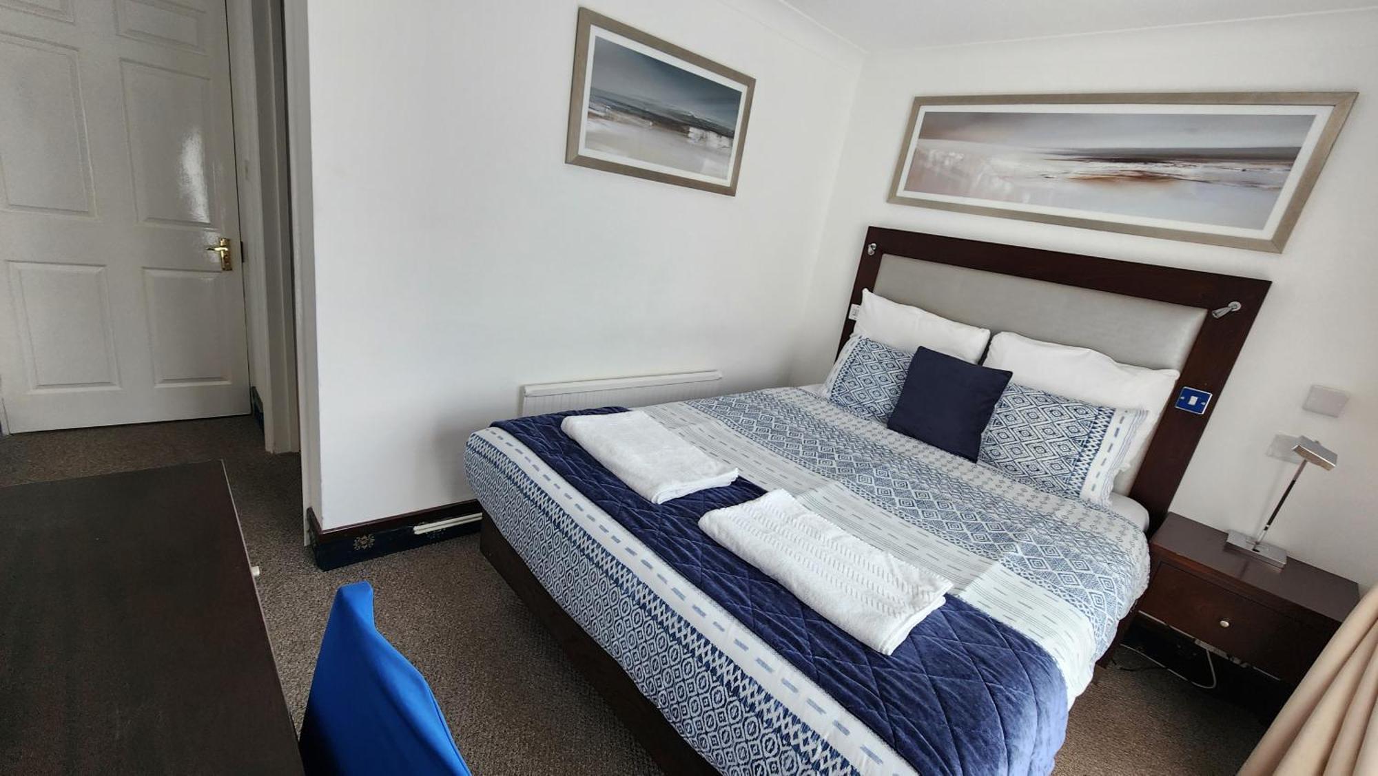 Gatwick Castle B&B Horley Eksteriør billede
