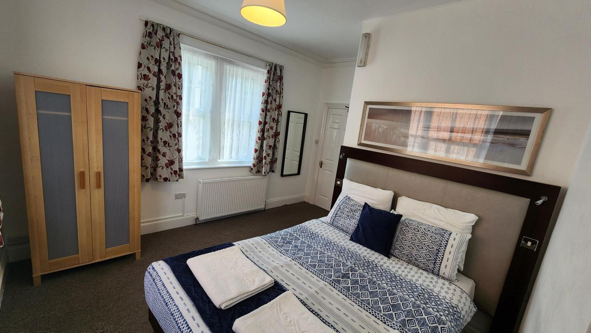 Gatwick Castle B&B Horley Eksteriør billede
