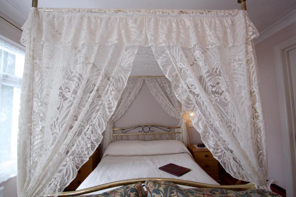Gatwick Castle B&B Horley Eksteriør billede