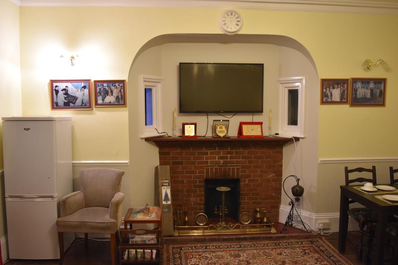 Gatwick Castle B&B Horley Eksteriør billede