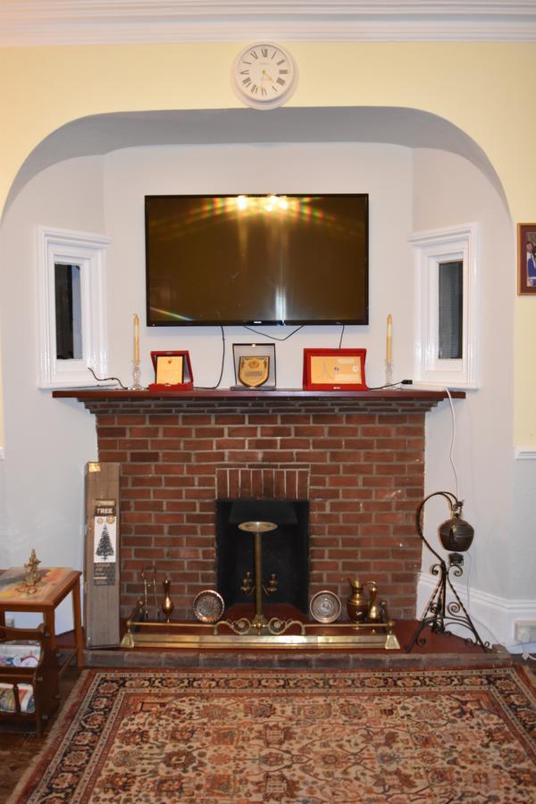 Gatwick Castle B&B Horley Eksteriør billede