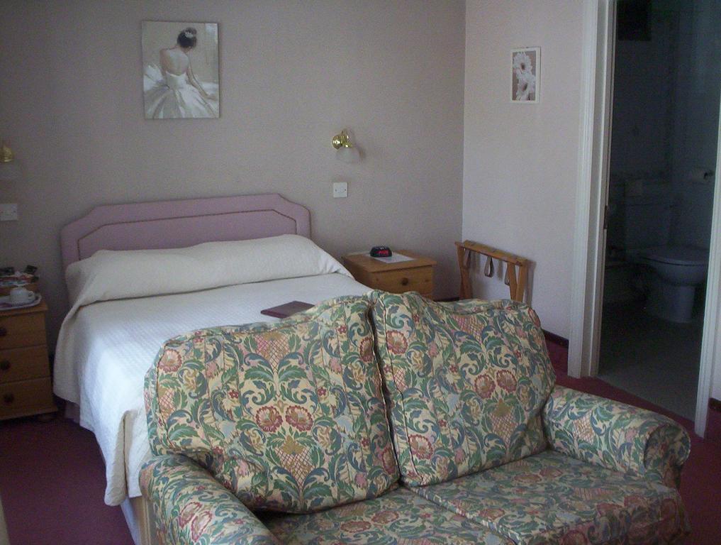 Gatwick Castle B&B Horley Eksteriør billede