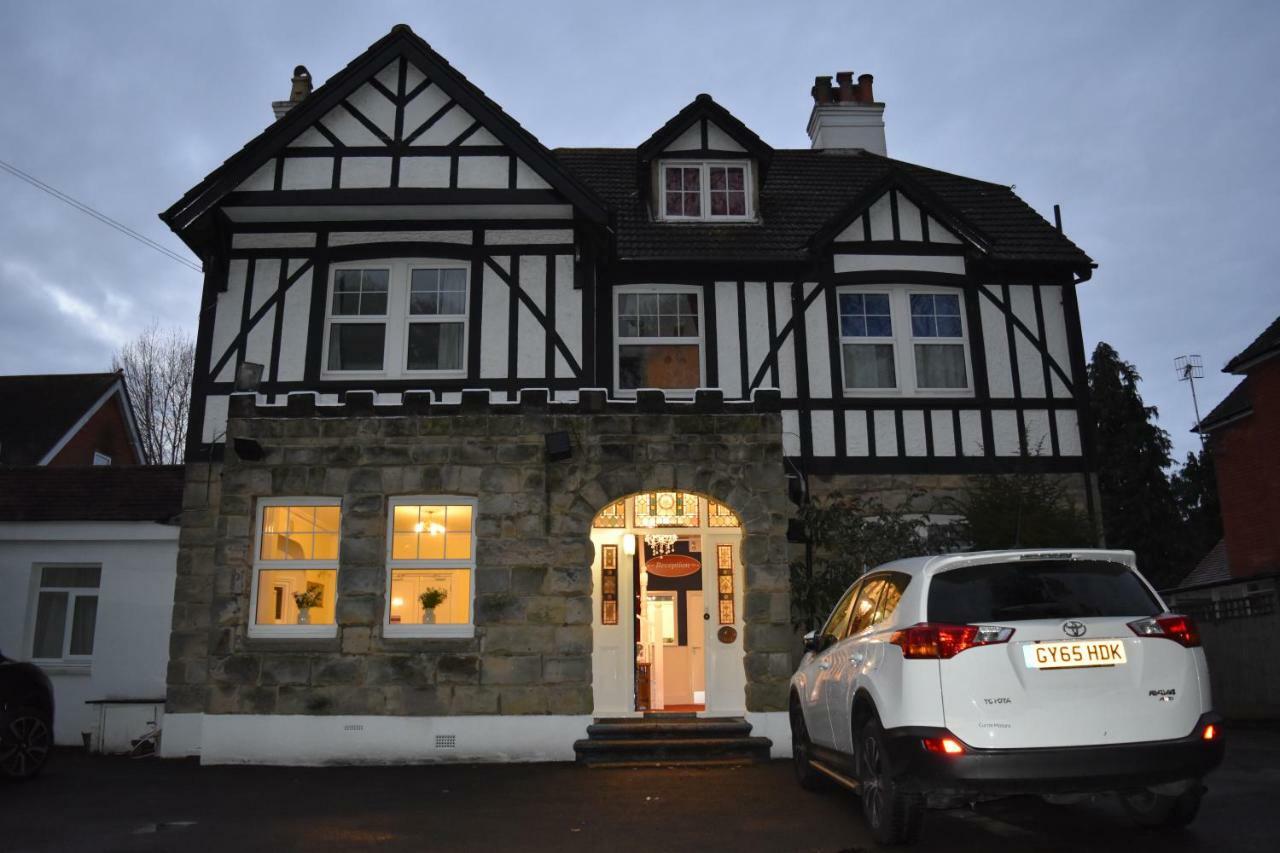Gatwick Castle B&B Horley Eksteriør billede