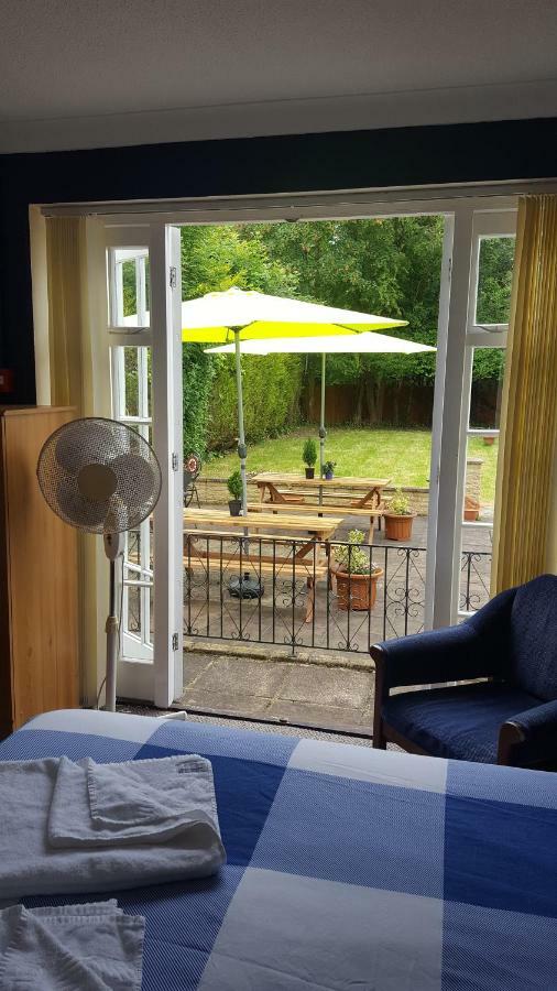 Gatwick Castle B&B Horley Eksteriør billede